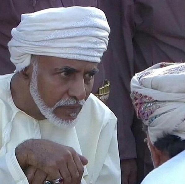 bint_qaboos2's tweet photo. اللهم هذا مليكنا..اللهم احفظه بحفظك ورعاه بعنايتك.واحرسه بعينك التي ﻻ تنام.اللهم وامد في عمره وارزقه البطانة الصالحة. http://t.co/jNuL6wQLMP