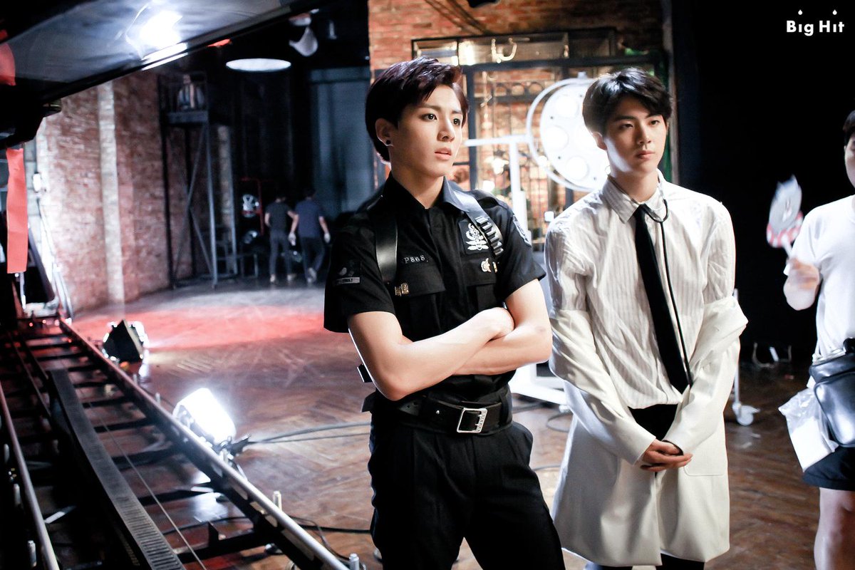 bts_bighit's tweet photo. [#스타캐스트] #방탄소년단 취직하다?, 후속곡 <#쩔어> 뮤직비디오 촬영 현장! (http://t.co/fjtsJP35AW)

#스타캐스트_방탄룸 #찬란하고불안했던청춘들_취업성공 http://t.co/bqj81jg110