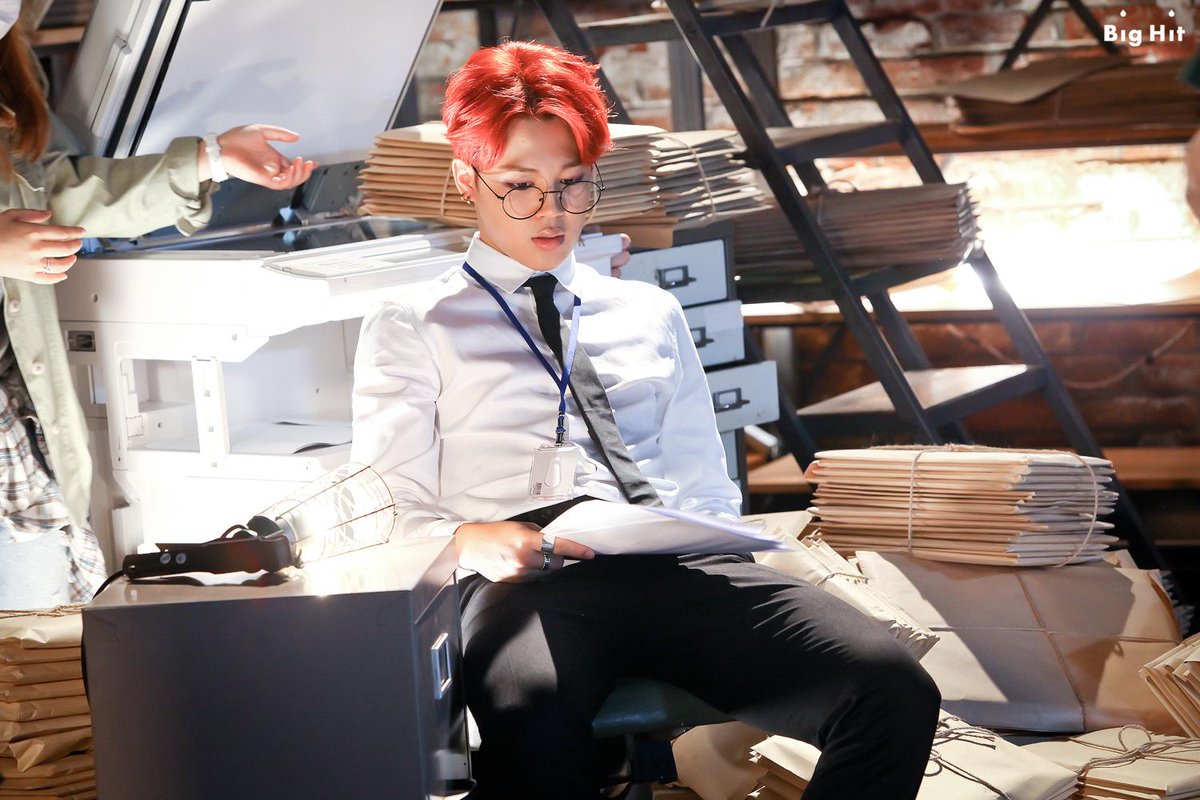 bts_bighit's tweet photo. [#스타캐스트] #방탄소년단 취직하다?, 후속곡 <#쩔어> 뮤직비디오 촬영 현장! (http://t.co/fjtsJP35AW)

#스타캐스트_방탄룸 #찬란하고불안했던청춘들_취업성공 http://t.co/bqj81jg110