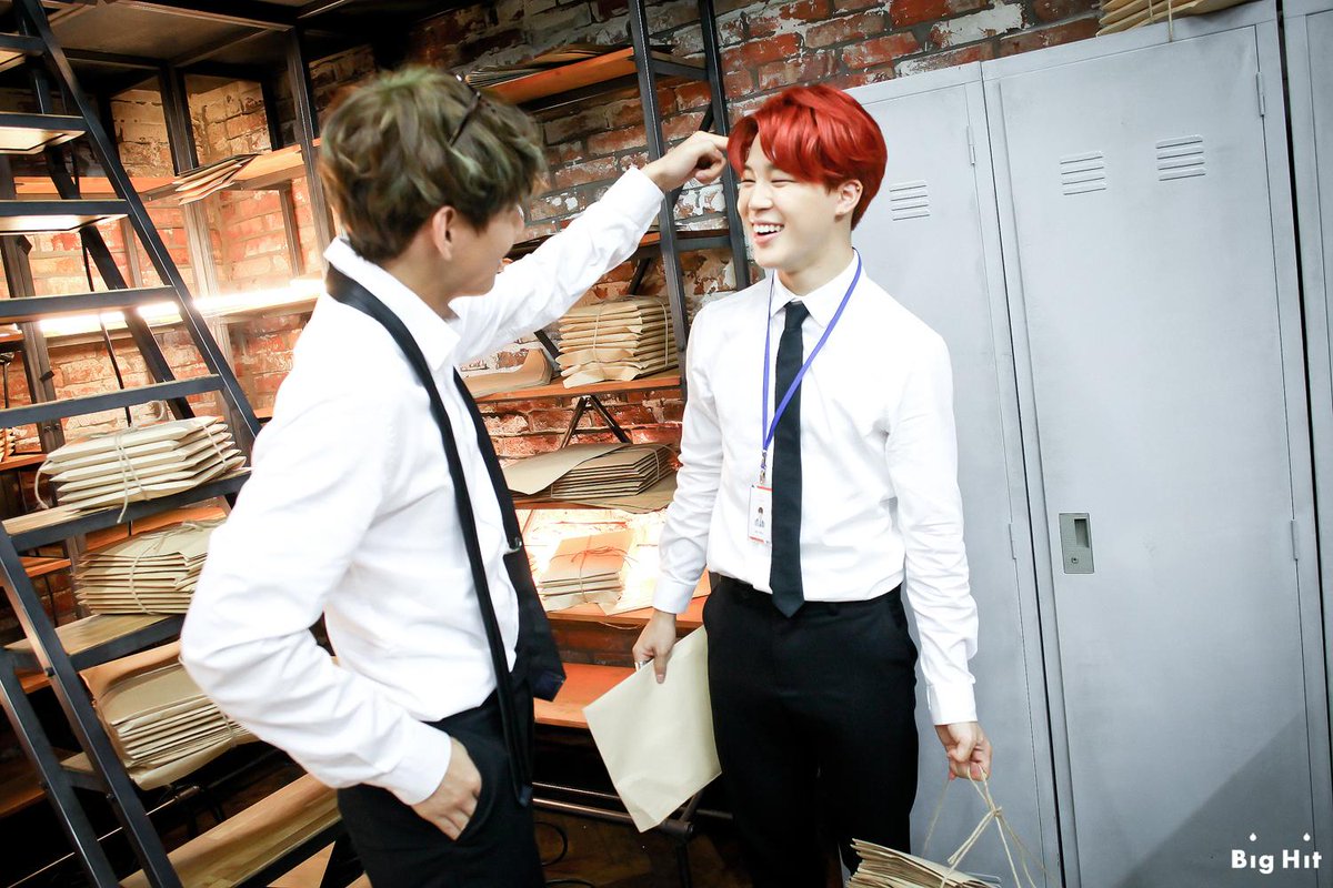bts_bighit's tweet photo. [#스타캐스트] 후속곡 <#쩔어> 뮤직비디오 촬영 현장 스캐치! 
(모바일: http://t.co/kVjIMOfHE4)

#뇌섹남이_쉬는시간보내는법
#감상댓글_많이많이 http://t.co/dj4GiZ95yt