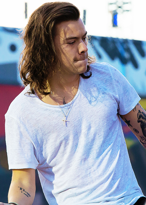 _mariaLH44_'s tweet photo. "@OneDream1D__: Harry on the stage in Gothenburg last night! #3 http://t.co/OYbCLBA10p"

Hi baby😍😄

#OneDirectionComeToGreece