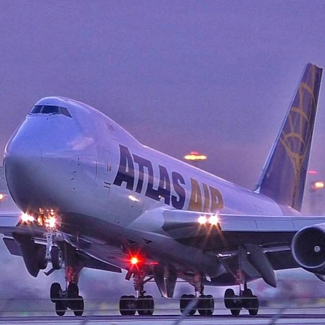 DeltaBravo33's tweet image. RT MEGAPLANE : MEGA TEAM FAVORITE PIC. Another neat shot from Miami!

#justplanes #thisisa…