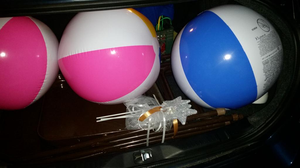 dbates529's tweet photo. In my trunk atm: 3 giant beach balls, 6 folding chairs, and a few homemade fairy wands
 #recitalseason #danceteacher http://t.co/j41N8ujYtB