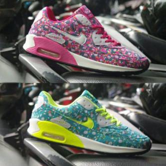 FemJava's tweet image. Airmax90
size 36-40 ||Rp.410
Harga blm termasuk disc &amp;amp; ongkir
Call /WA 081233113289