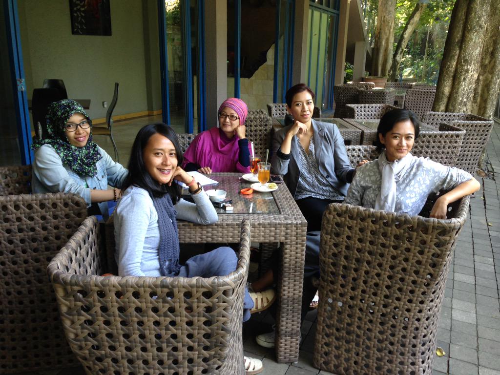 Sekilas wajah para kuli dancecamp ;p <a href="/ratnayul1/">Ratna </a> @nadyagadzali #sdc2015 #behindscene #nuartpark