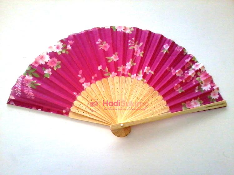 ngatinem35's tweet photo. Souvenir : Kipas Jepang
Harga : Rp 3.500,-/ Pcs
Email : hadisukirno@gmail.com
Pin BB : 3318F0E7
Telp : 0274-373427 http://t.co/gEBsjwFotZ