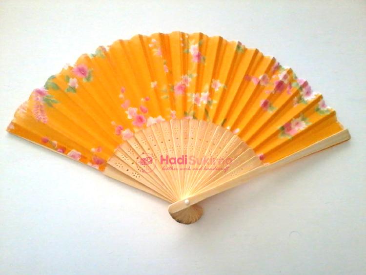 ngatinem35's tweet photo. Souvenir : Kipas Jepang
Harga : Rp 3.500,-/ Pcs
Email : hadisukirno@gmail.com
Pin BB : 3318F0E7
Telp : 0274-373427 http://t.co/gEBsjwFotZ