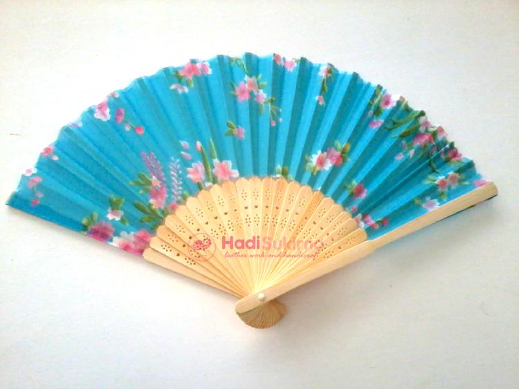 ngatinem35's tweet photo. Souvenir : Kipas Jepang
Harga : Rp 3.500,-/ Pcs
Email : hadisukirno@gmail.com
Pin BB : 3318F0E7
Telp : 0274-373427 http://t.co/gEBsjwFotZ