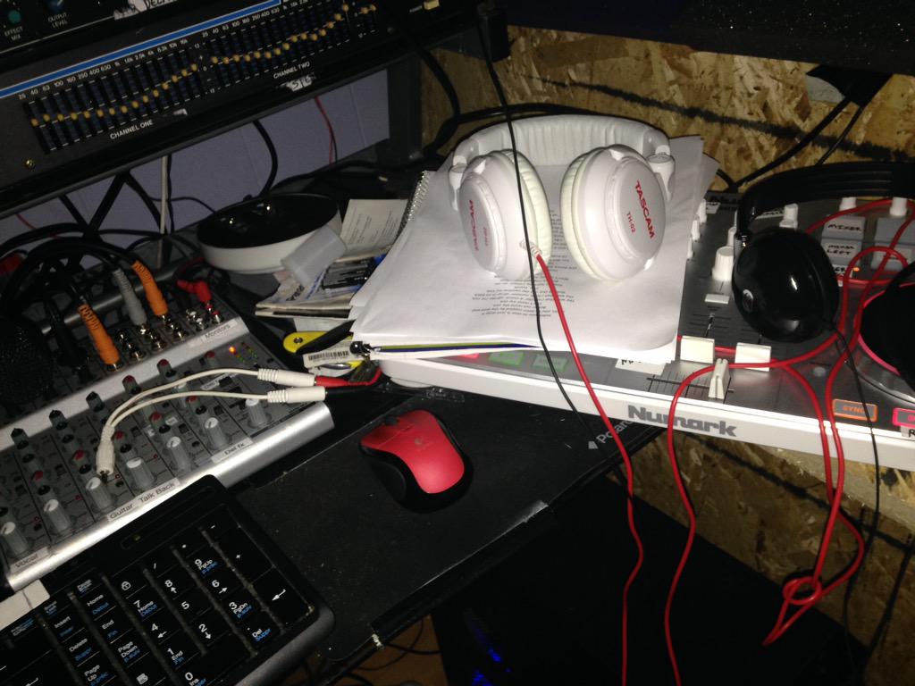 cplustwo's tweet photo. My studio is a mess when I'm mixing #beatsonfire #cplus2 #EDM #EDMFamily #mess #electro #what http://t.co/1tttS0Ughz