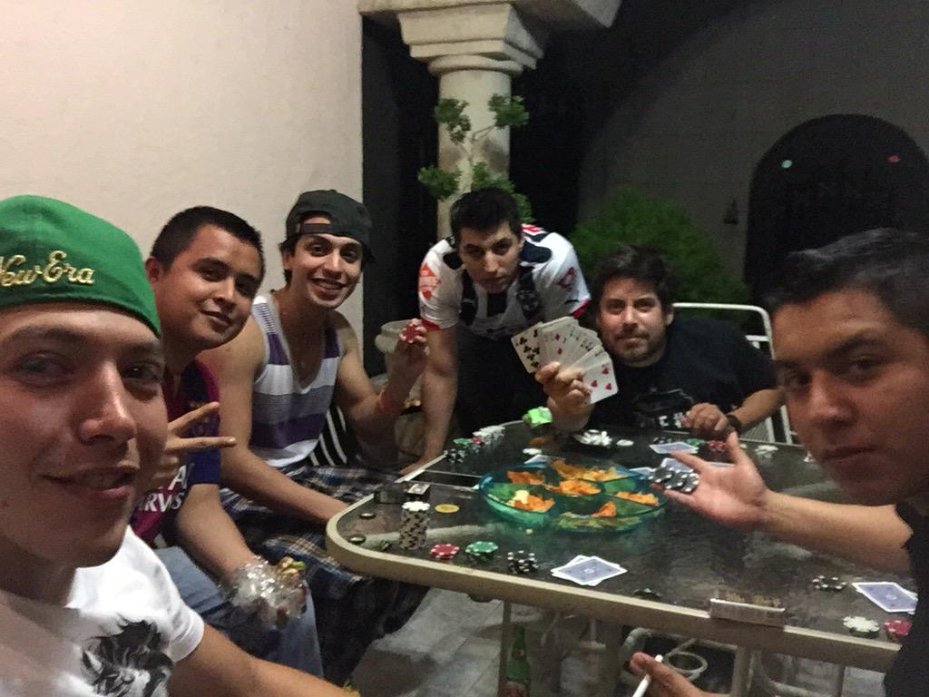 _snuppy08's tweet photo. Noche de amigos y póker @memohiervas @_yaareet @tavo_1940 🇲🇽♦️♥️♣️♠️ http://t.co/Ae7rsyolyo