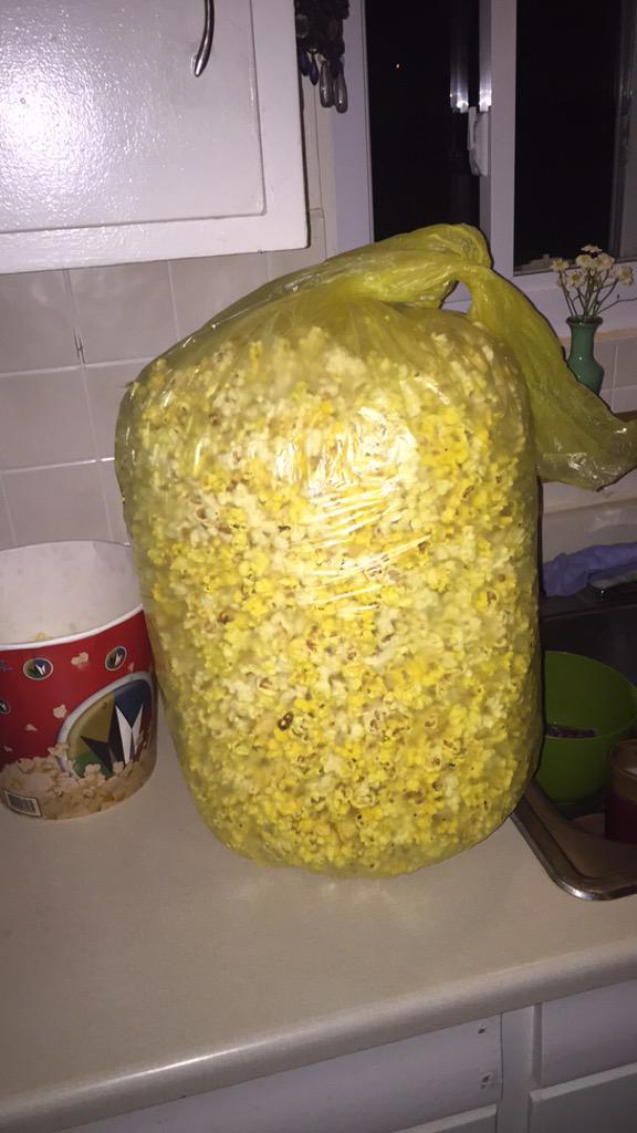 Mitchell_Harsh3's tweet photo. S/O to @RealJSimmons for hooking me up! What a man! #Popcorn4Life http://t.co/fHyuBCVy7k