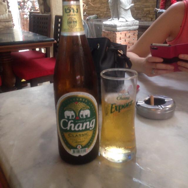 Danikapaigeeee's tweet photo. having a Chang beer in the morning why not! #travels #Bangkok #backpacking #3musketeers http://t.co/9dhv4I5ow7