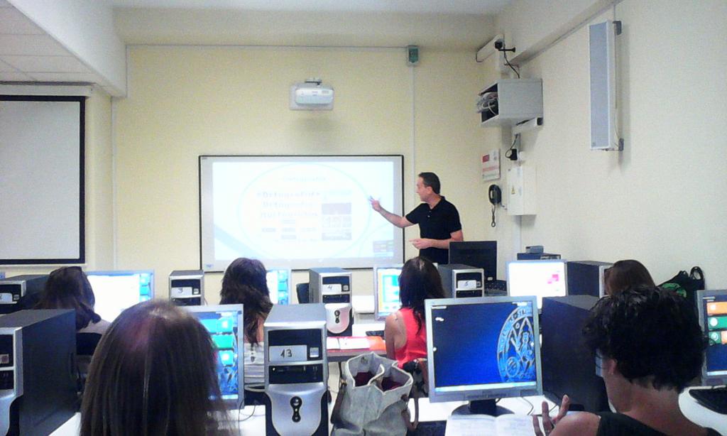jblasgarcia's tweet photo. @asalinasci nos presenta #vedoque en II Encuentro @proyectoEDHOSPI con @carina211 @soniapeinado75 y @Ana_M_Ferrer http://t.co/M2xZUhADtf