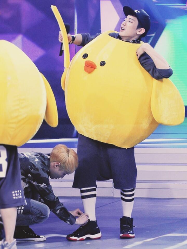 _dobbixx_1x94's tweet photo. โมเมนต์ที่ชานยอลถูกดูแล เทคแคร์ เนี่ยน่ารักมากนะ (((´♡‿♡`+)))。
#krisyeol #hunyeol #layyeol #chenyeol http://t.co/ovvdVYSqWv