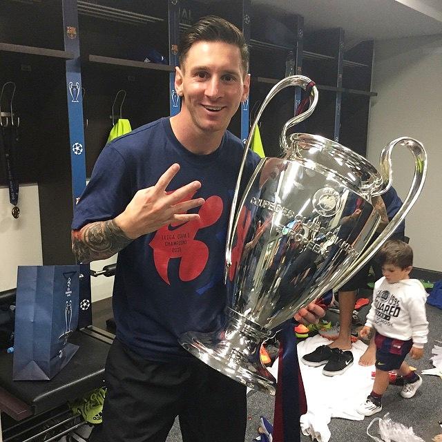 DistroBola123's tweet photo. HBD Lionel Messi http://t.co/YdqsD5UAaW