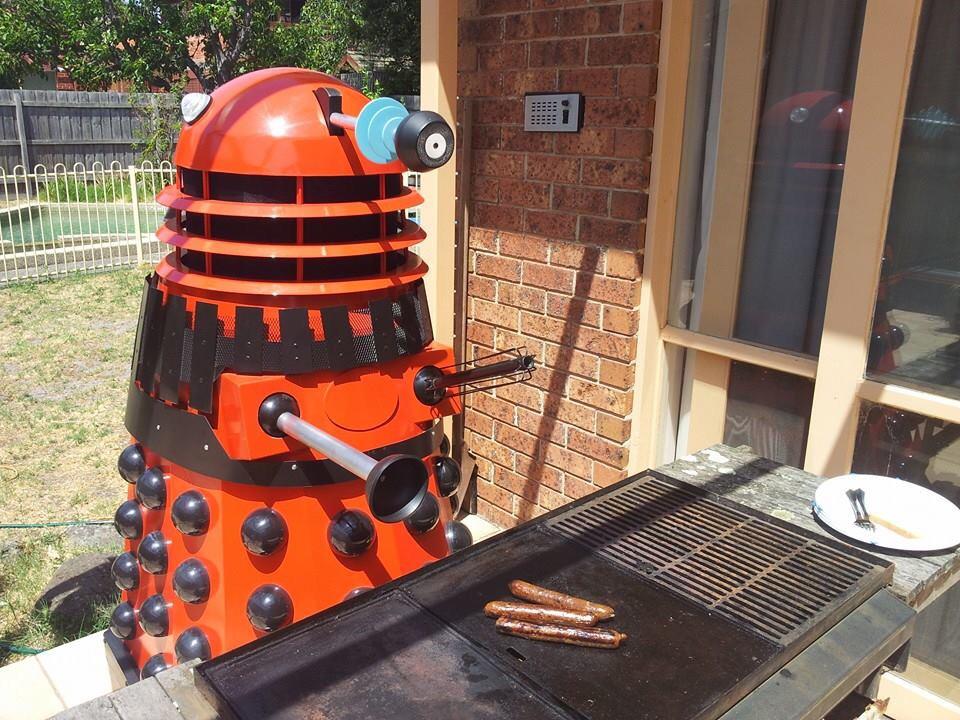 So this Sunday at #OzComicCon <a href="/roommateisdalek/">Dan Willow</a> may make an appearance. #Dalek #DoctorWho #QuarriesOfScred #help