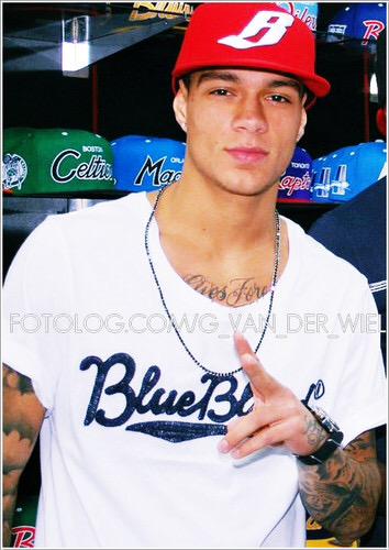 The TN x Supreme worn by Gregory van der Wiel on the account Instagram of  @gregoryvanderwiel