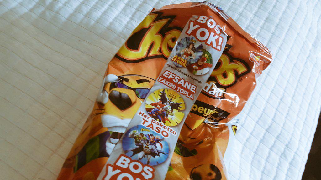 GohanBlog's tweet photo. En Turquie dans les paquets de #Cheetos tu peux récupérer un #pogs ! #backin1998 http://t.co/R7KYpiWhcD