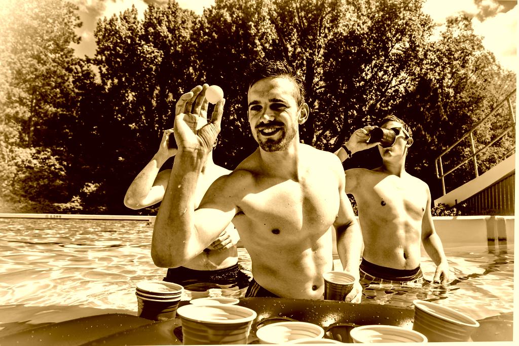 Pongmaster2015's tweet photo. #zomer komt eraan! Nog 6 dagen voor de #preorder! #bestel de #pongmaster online! #beerpong #redcups #bierspel #party http://t.co/2vc8IUMUzq