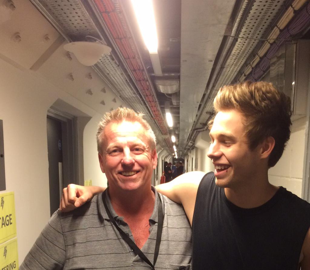 Yandy_Yiu's tweet photo. If I born in hemmings family , I will died because of brothers 😂
@Luke5SOS @AndyHemmings66 @lizhem65 @JackHemmings20 http://t.co/V8qRGeTxpu