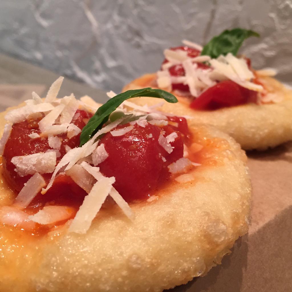 Friggitoria_'s tweet photo. Kiss me one more time.. #pizzafritta #streetfood #italianstreetfood #sydney #love #food #biteme #friggitoria http://t.co/lt8c5UlTH6