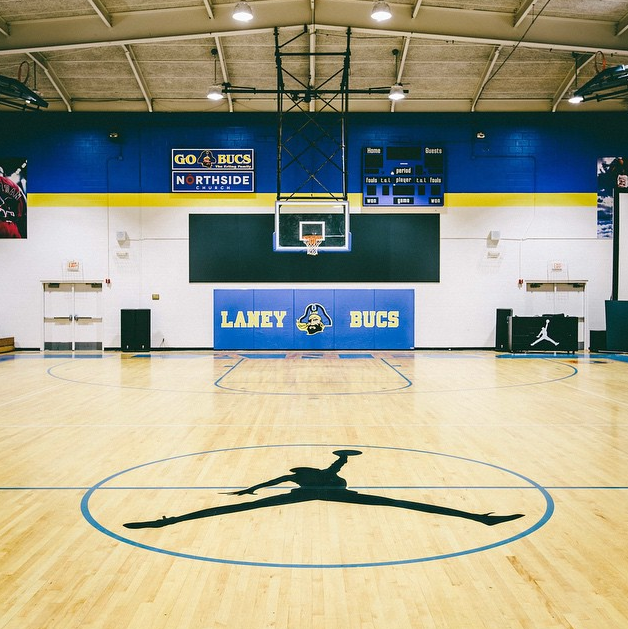 ComplexSneakers's tweet photo. Michael Jordan gave back to his high school in a HUGE way: http://t.co/liMIDf8YnB http://t.co/YuOuCDM8Sc