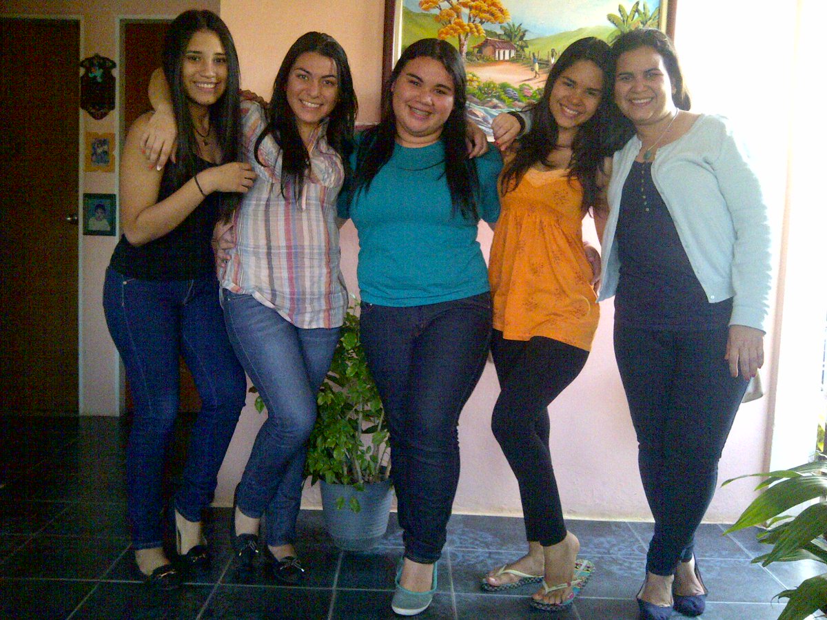 Dani_Padron03's tweet photo. La Mejor Compañia .. #bff #bffmoments #exclusive #friends #sistersforever #timehappy #blue #black #beautiful http://t.co/NktlV9hFWC