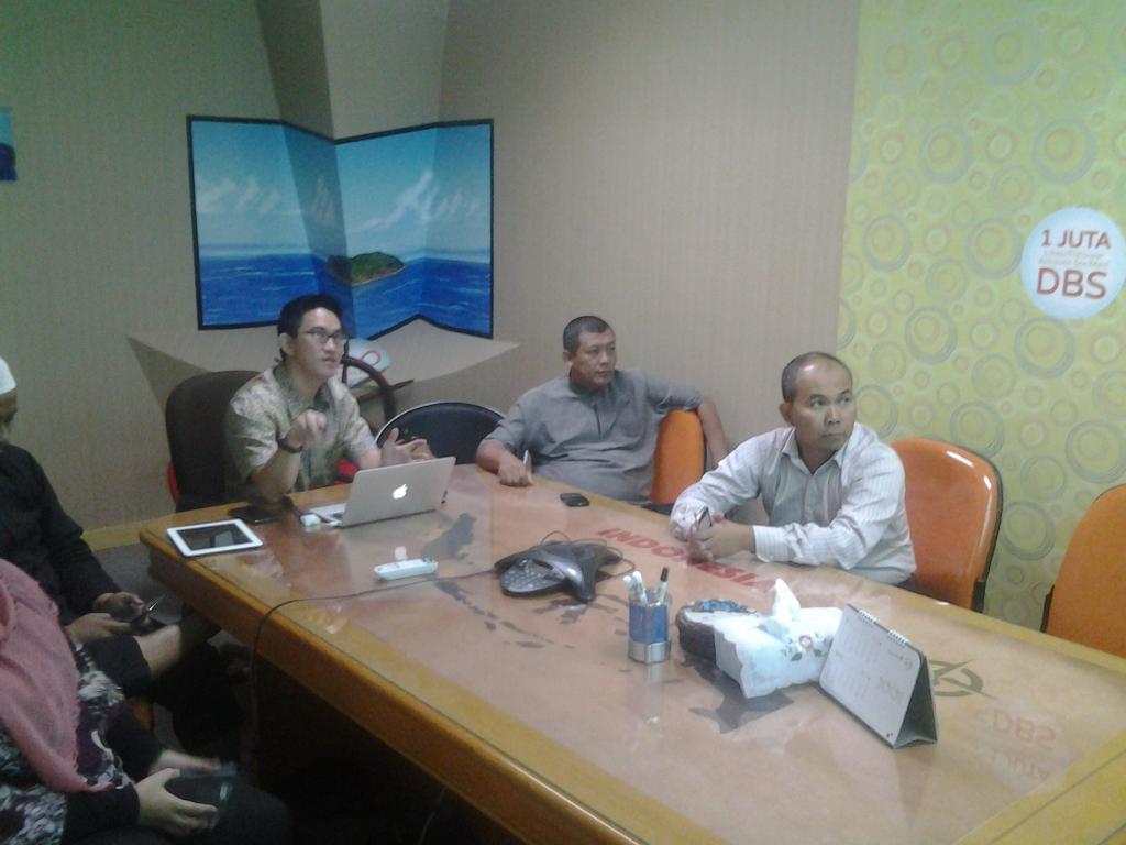 IndiHomeBdg's tweet photo. Presentasi @YukBisnisCom oleh pak @JayaYEA di Telkom DBS http://t.co/z6BQm7yEbJ