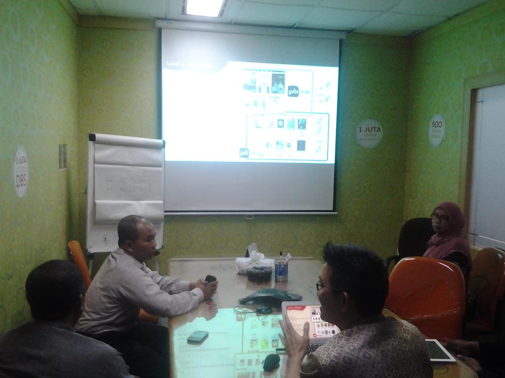 IndiHomeBdg's tweet photo. Presentasi @YukBisnisCom oleh pak @JayaYEA di Telkom DBS http://t.co/z6BQm7yEbJ