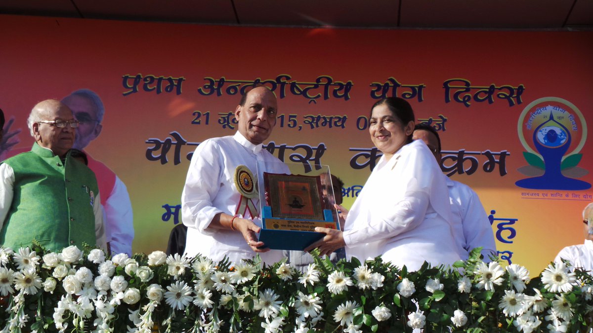CSIGCRPF's tweet photo. INTERNATIONAL YOGA DAY ORGANIZING BY CENTRAL SECTOR CRPF LUCKNOW ON 21/06/2015 AT K.D. SINGH BABU STADIUM LUCKNOW. http://t.co/aYMA1hK2eG