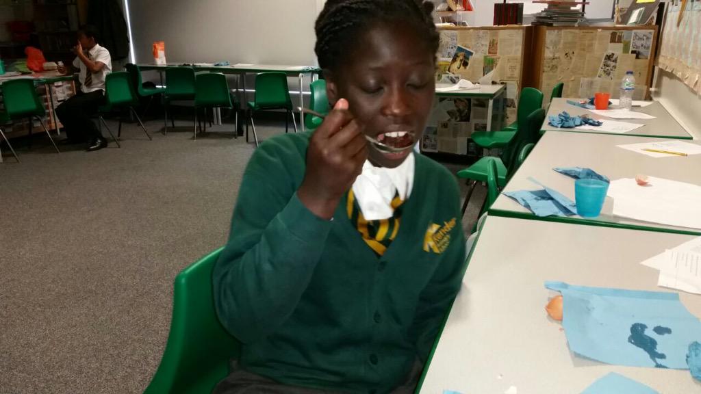 Kender_Y6S's tweet photo. Mmm I wonder whether Bruce Bogtrotter would enjoy these chocolate mug cakes http://t.co/03FbFECo7P