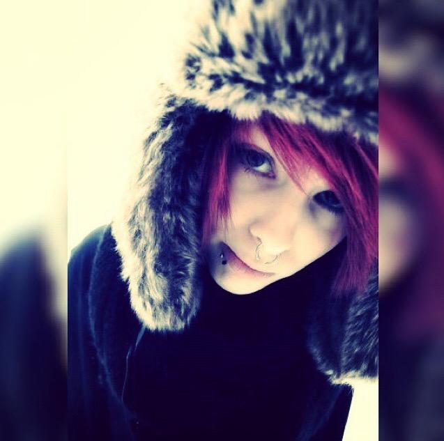 Hello. I'm new. 
Please retweet ? /.\