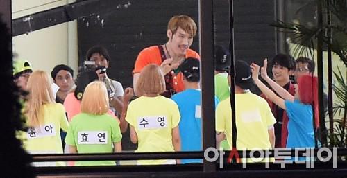 yeojafk's tweet photo. "kimtaeyeonews: 150623 SNSD - Filming Running Man by press http://t.co/PLe7J68QeP"