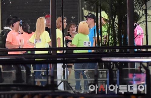 yeojafk's tweet photo. "kimtaeyeonews: 150623 SNSD - Filming Running Man by press http://t.co/PLe7J68QeP"
