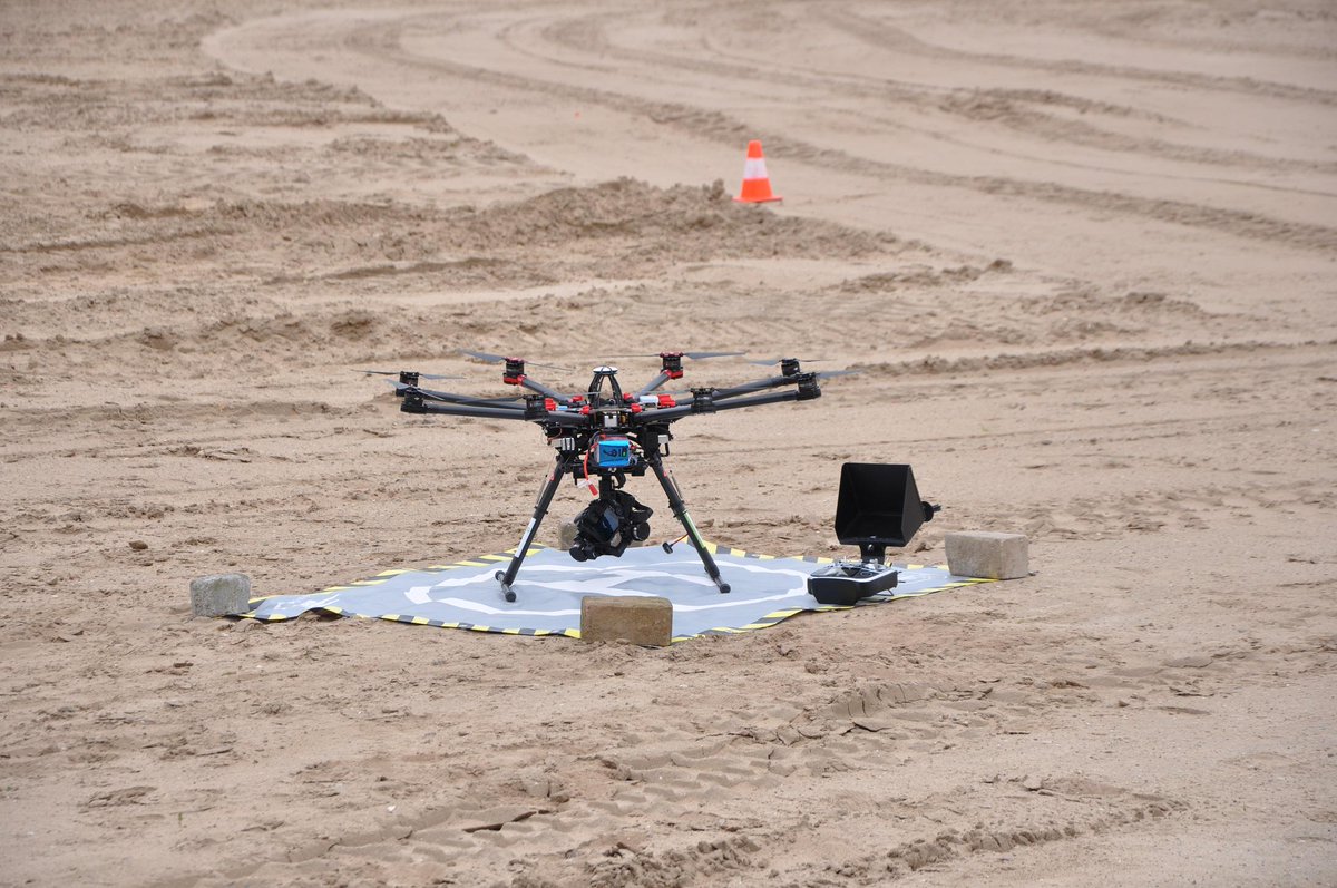 argusuav's tweet photo. Drones: speelgoed of professioneel gereedschap? https://t.co/trrNBgiXwf http://t.co/7sGAptuamb