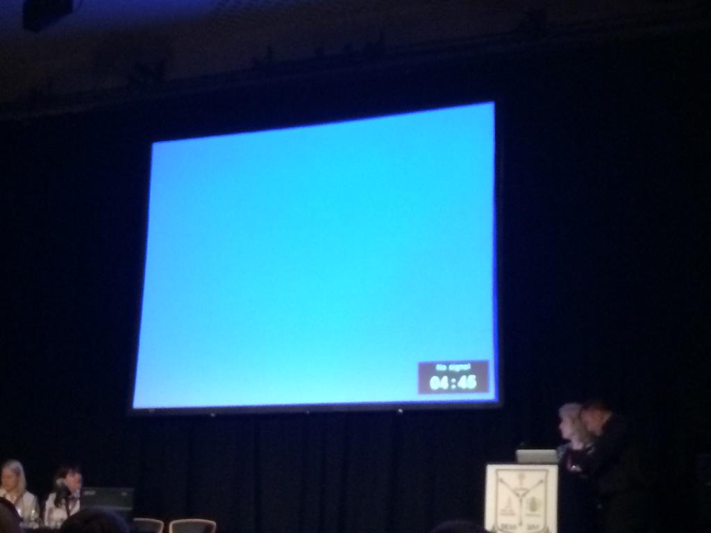 AdamMeakins's tweet image. Oh no @ShoulderGeek1 gets every presenters worst nightmare #BlueScreenOfDeath #HandledLikeAPro