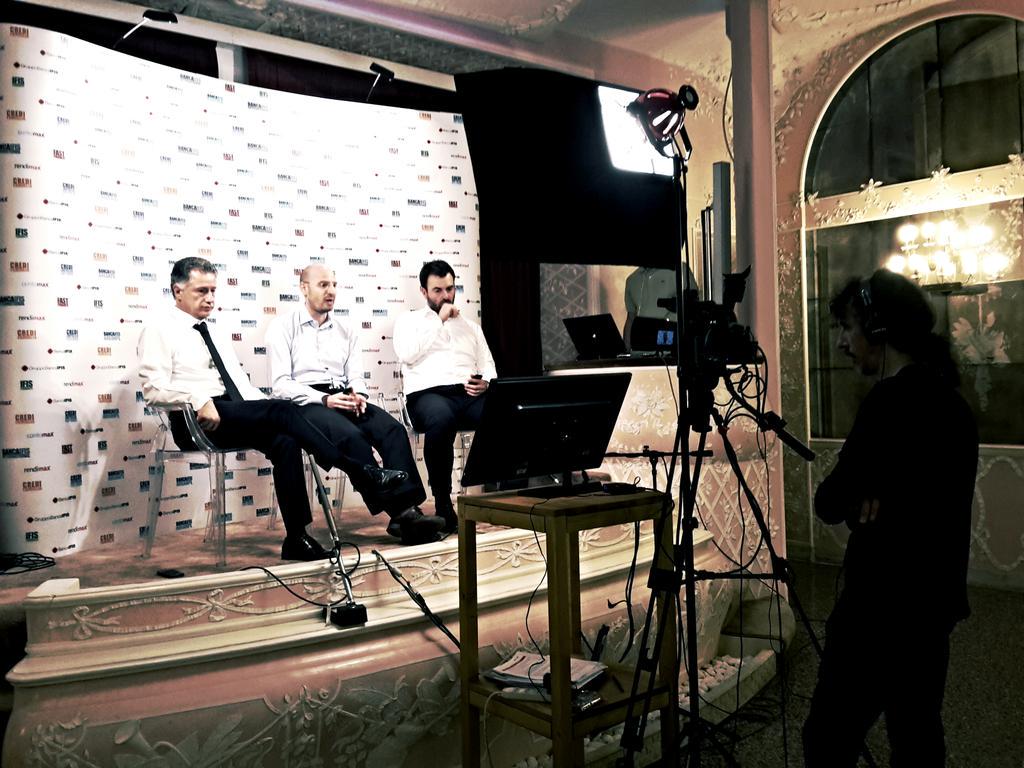 PierSimpa's tweet photo. #Bancaifis cresce:  Digital Learning On http://t.co/urQq2k2uBb