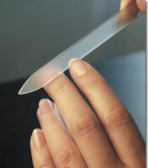 BeautyMostly's tweet photo. Invest in a Crystal Nail File.  Traditional Emery Boards ruin your nails! #nails #beauty #toptip #tipoftheday http://t.co/tbJBcFEw0k