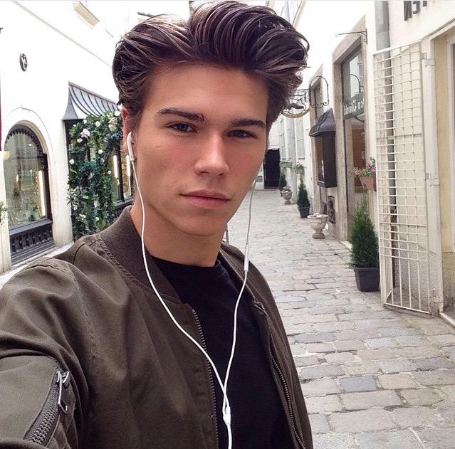 nutsrpgdnb's tweet image. La chatte se mange a pleine dents