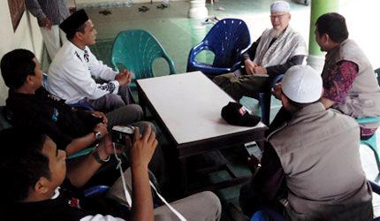 ACTforHumanity's tweet photo. Ulama Aceh Dukung Upaya Muliakan Rohingya.

http://t.co/V1GEAc1RGz 

#LetsHelpRohingya http://t.co/TVhaffd8dK