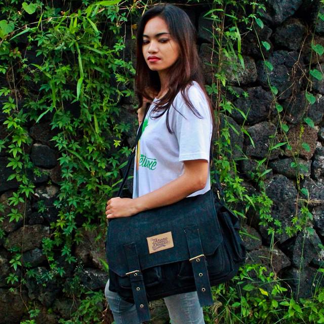 SLINGBAG DENIM BLACK | ALL SIZE | IDR 285.000/$40 | for order sms/WhatsApp 08990125182