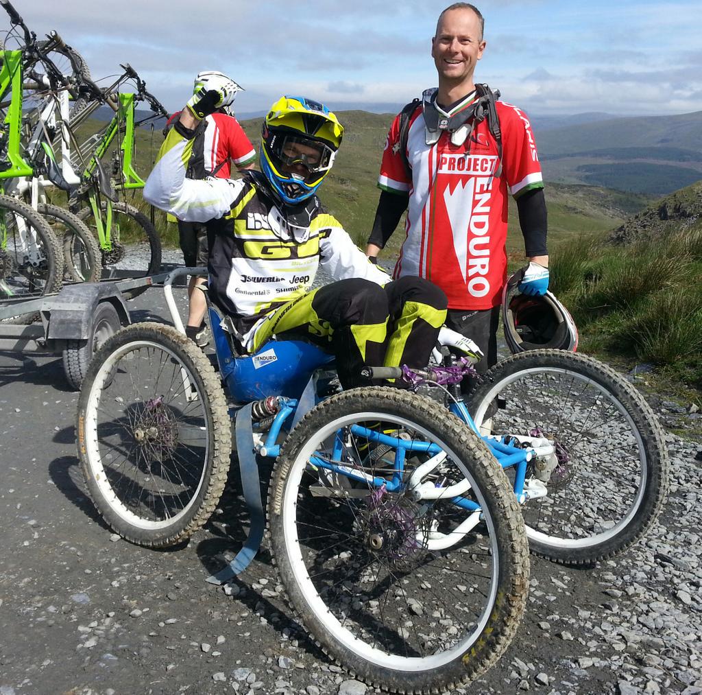 ProjectEnduro's tweet photo. Thanks @Dan_Atherton from @AthertonRacing for support World Record @locotuning @PolarisBikewear @Hopetech @DHSTINIOG http://t.co/5AeeSAT4l3