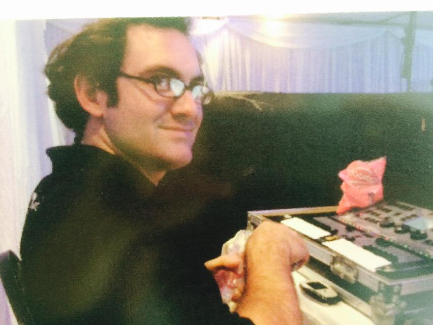 Haha! @DewaldWasserfal toe hy nog behind the scenes gewerk het! #Paidyourdues! Respect my bra!