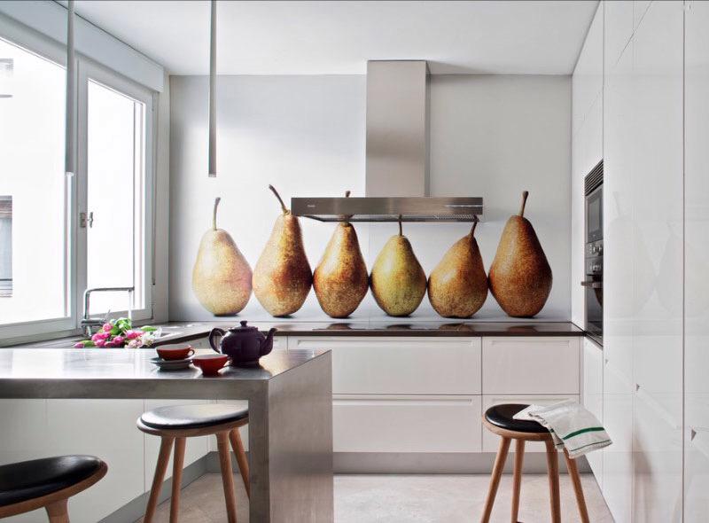 SamGargante's tweet image. Love these Pear #decals behind a #glass #splashback - fantastic #kitchen #design #idea! #painters #interiordesign