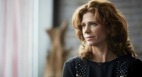 HeldenMedia's tweet image. Hoera! Vandaag is onze eigen @barbarabarend jarig. Retweet om haar te feliciteren!