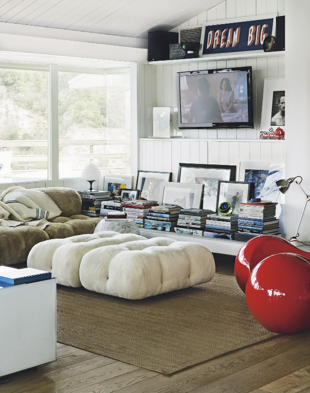 Livingetc's tweet photo. Display case: see how the coolest homes show off their artwork, books and collectables… http://t.co/okN0PcZNpg http://t.co/NyImgjSrwp