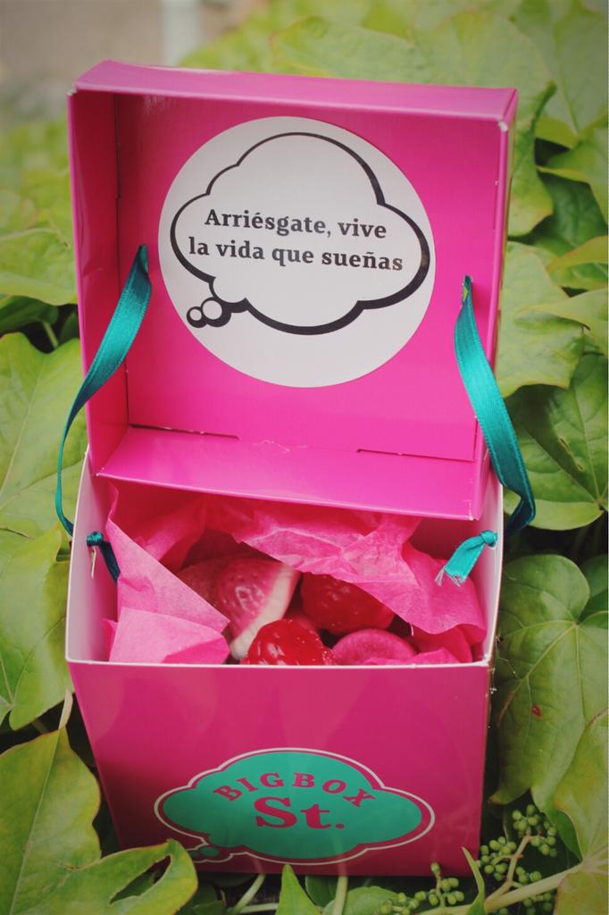 lauraarant's tweet photo. "Arriésgate, vive la vida que sueñas" 🌌🌞 miles de mensajes así @BigBoxST mucho más que chuches 💖 http://t.co/RTF5i358zo