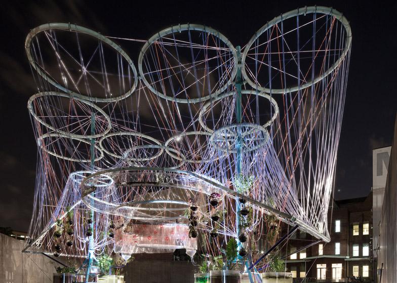 dezeen's tweet photo. Andrés Jaque's giant water purifier unveiled in MoMA PS1 courtyard: http://t.co/N3Zt51wGRm http://t.co/R0vY8kswja