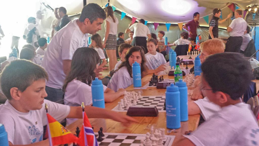 Yes2ChessPlay's tweet photo. Round 1 of the #Yes2Chess tournament begins! We've teams from 8 countries - but only 1 can win! #BarclaycardBST http://t.co/Sg2q4HMVAA
