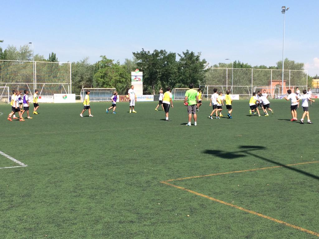 josedpalacio's tweet photo. Visitando el @CampusNachoMar en los Casillas de Móstoles. Se lo pasan en grande los chavales con el crack @Nacho_Mar http://t.co/wkyi8d8BK2